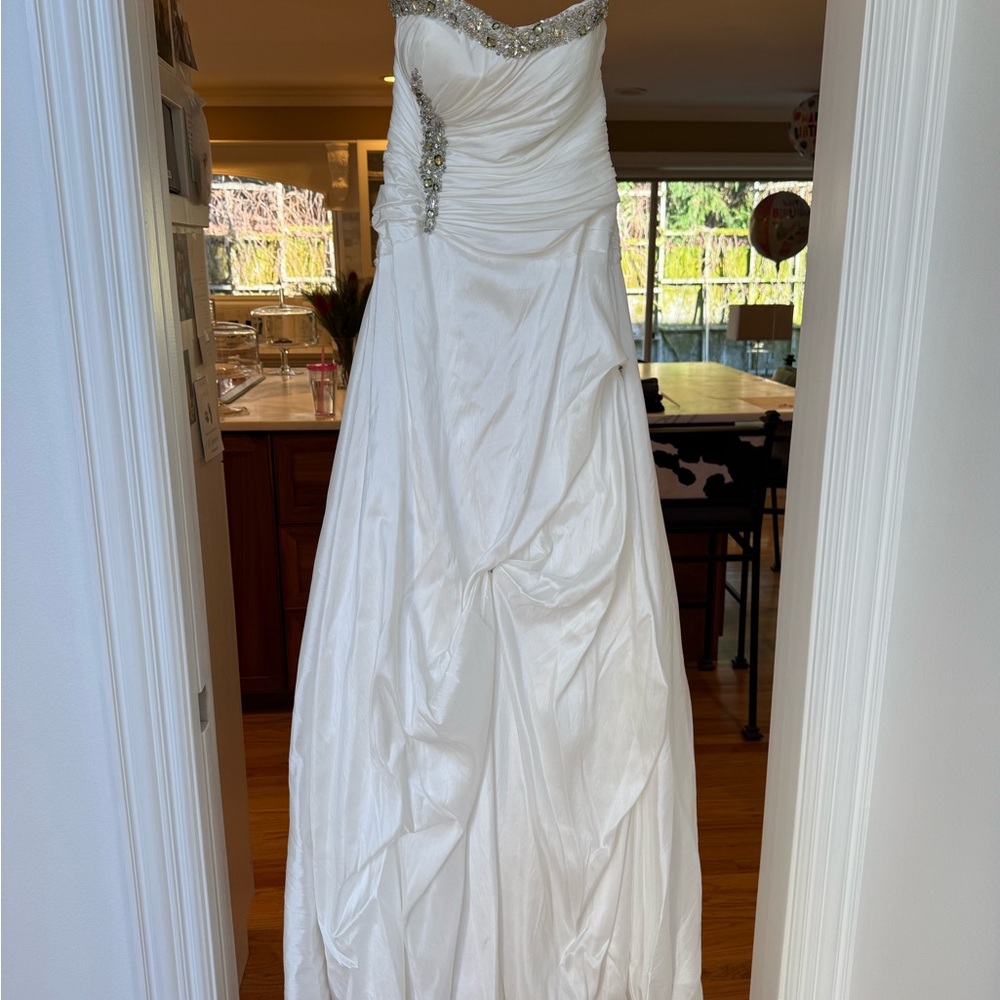 Elegant White Maxi Dress